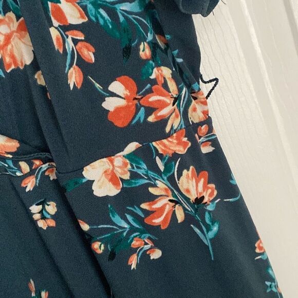 Torrid Green Floral Wrap Front V Neck Blouse Short Sleeve Size‎ 1 MISSING TIE - Picture 6 of 8